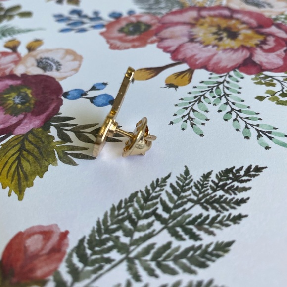 Middle Finger Pin - Picture 2 of 4